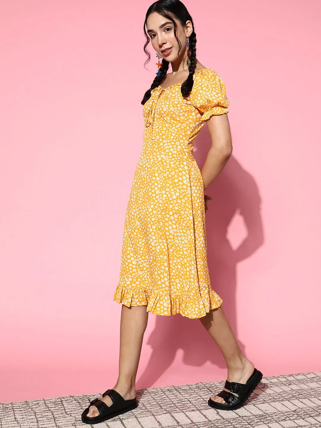 Berrylush Women Yellow & White Floral Printed Sweetheart Neck Front Tie-Up Flounce Hem Pleated A-Line Midi Dress