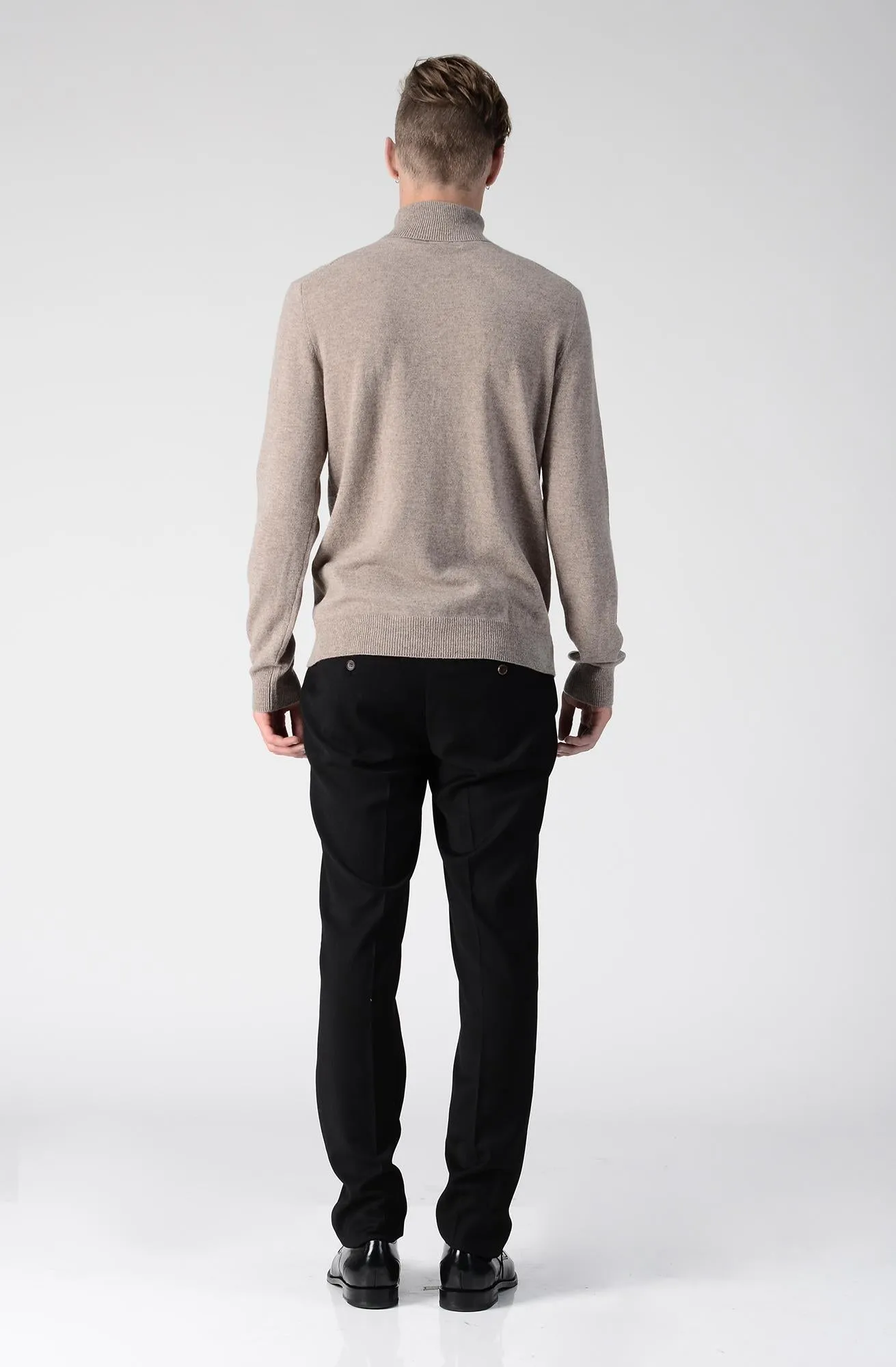 Men Turtleneck Sweater_Beige