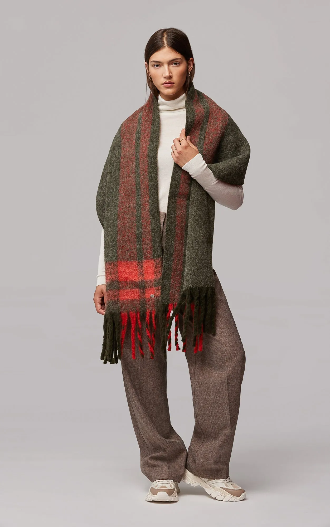 SOIA&KYO JESSI - Contrast Color Knit Blanket Scarf With Fringed Edge