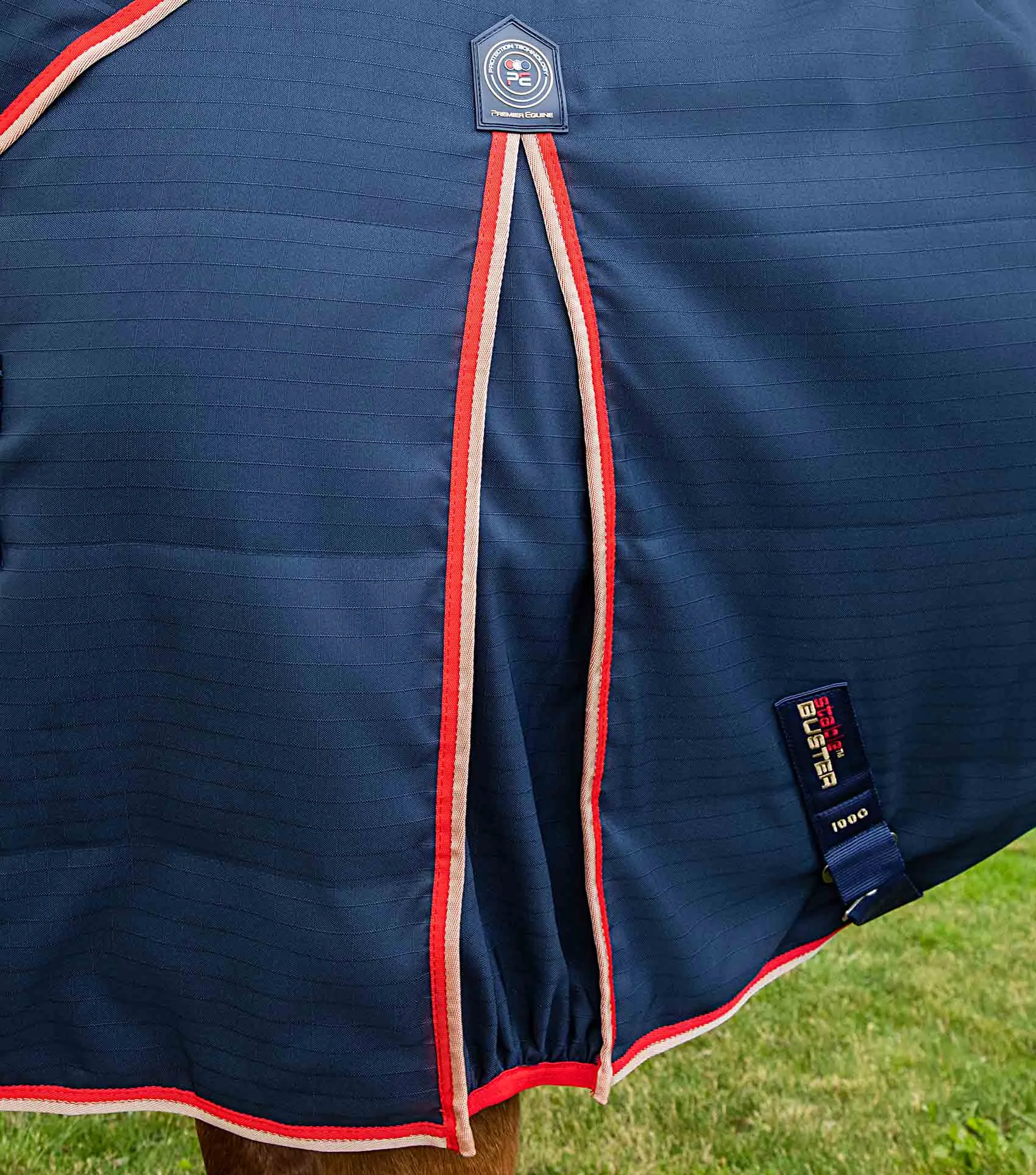 Stable Buster 100g Stable Rug with Neck Cover Navy