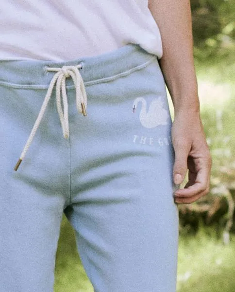 THE GREAT - The Cropped Sweatpant With Swan Graphic in Pale Blue