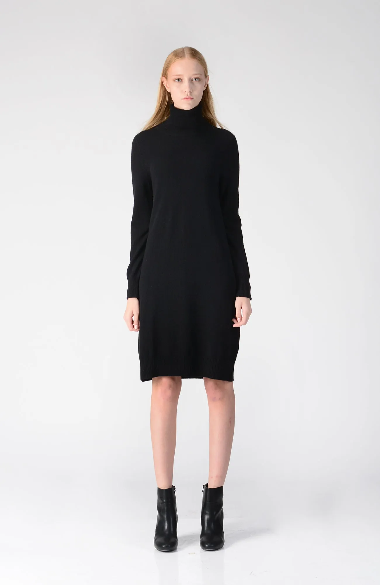 Turtleneck Slimfit Dress_Black