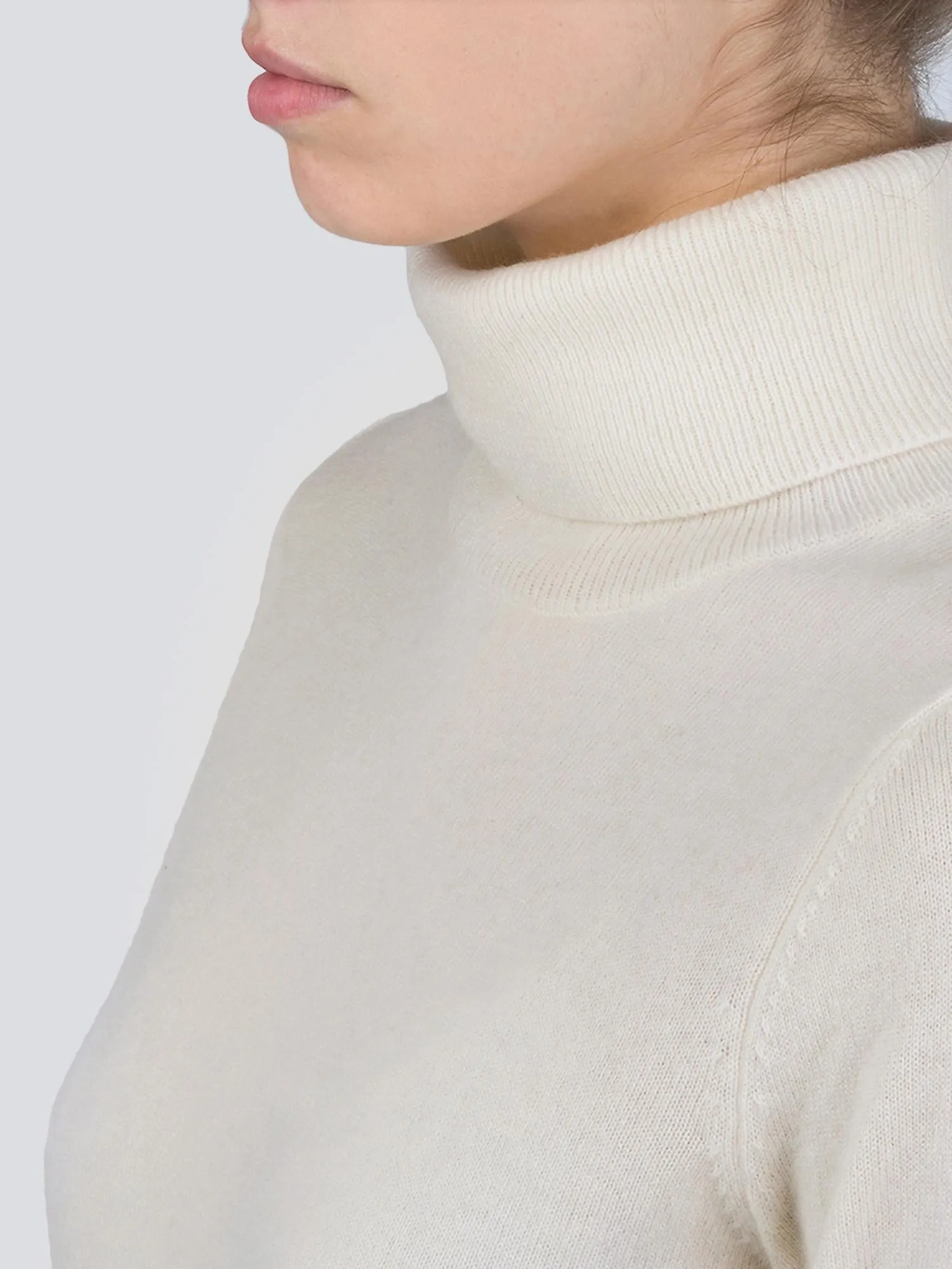 Turtleneck Slimfit Sweater_Ivory